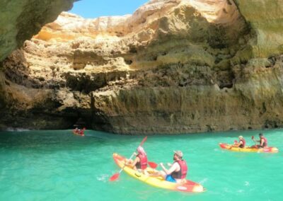 Tour en Kayak por las Cuevas de Benagil | TITOTRAVEL