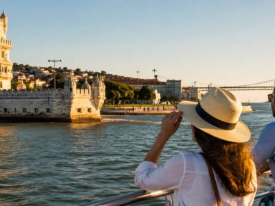 Tour por Lisboa y Estoril en barco con vistas a la Torre de Belém, Puente 25 de Abril y costa de Lisboa | TiToTravel