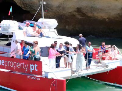 Tour familiar en catamarán a las cuevas de Benagil | TITOTRAVEL