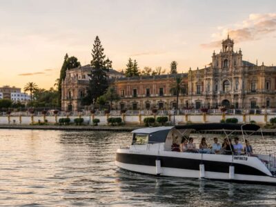 Tour privado en barco por el río Guadalquivir en Sevilla frente al Palacio de San Telmo | TiToTravel