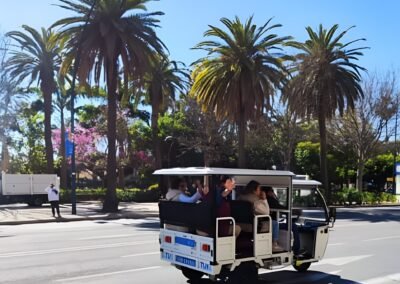 Paseo en Tuk tuk Málaga | TITOTRAVEL | Tour Málaga en tuk tuk