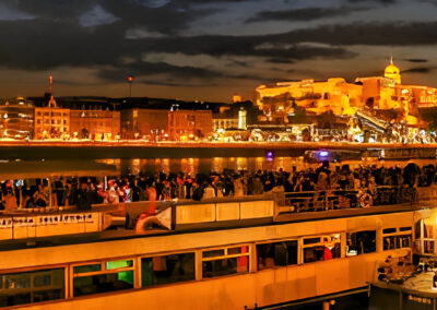 Crucero Danubio Budapest con cerveza ilimitada | TITOTRAVEL