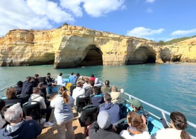 Avistamiento de delfines con biologo en Portimao | Paseo en barco para ver delfines y guía biologo