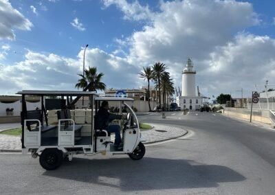 Paseo en Tuk tuk Málaga | TITOTRAVEL | Tour Málaga en tuk tuk