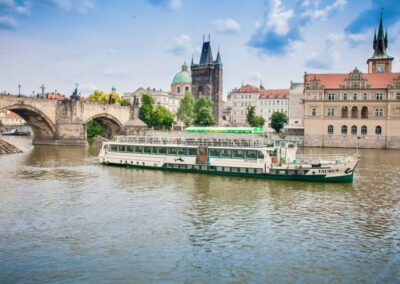 Crucero fluvial con cerveza en Praga | Crucero con bebida Praga