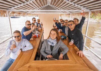 Fiesta privada en barco tiki Praga | Crucero con bebidas en Praga