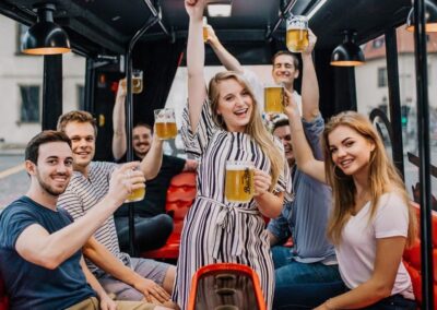 Fiesta en bus con cerveza en Praga | TITOTRAVEL | Beer bus Praga