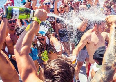 Fiesta en velero Ibiza todo incluido | TITOTRAVEL