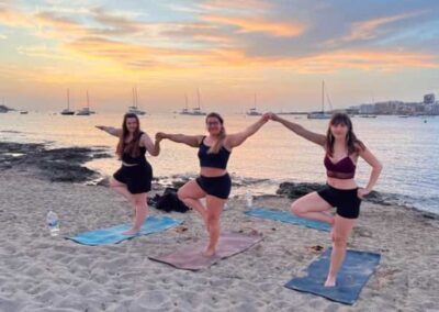 Yoga en grupo Ibiza | TITOTRAVEL