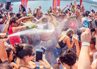 Fiesta en barco Ibiza todo incluido con discoteca | TITOTRAVEL