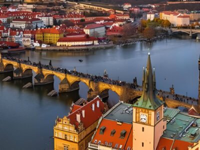 Tour a pie con barco y almuerzo por Praga | TITOTRAVEL