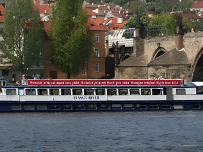 Crucero con cena buffet en Praga | Paseo en barco con buffet