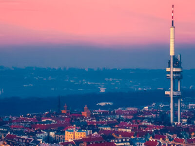 Entrada a la Torre de la Televisión de Žižkov en Praga | TITOTRAVEL