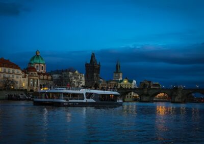 Crucero nocturno en Praga | Tour nocturno en barco Praga