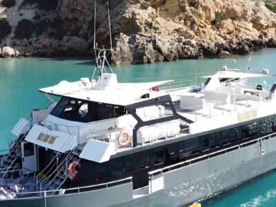 Fiesta Premium en barco biza Boat Club Ibiza con todo incluido | TITOTRAVEL