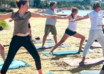 Clase de yoga en grupo Ibiza | TITOTRAVEL