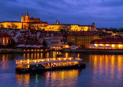 Crucero nocturno en Praga | Tour nocturno en barco Praga