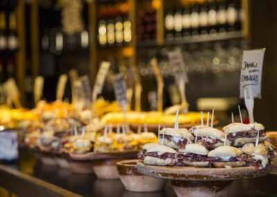 Ruta de tapas y vinos a pie Madrid | TITOTRAVEL | Tour bares de tapas Madrid