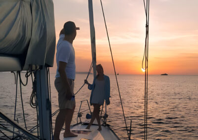 Paseo en barco privado al atardecer Ibiza con aperitivos | TITOTRAVEL