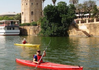 Alquiler de kayaks Sevilla | TITOTRAVEL | Paseo en kayaks Sevilla