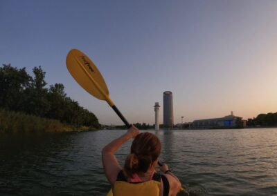 Kayak al atardecer Sevilla | TITOTRAVEL | Recorrido en kayak al anochecer Sevilla