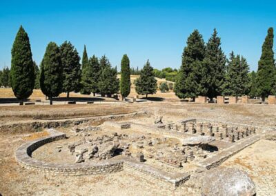 Visita Itálica y el Monasterio Medieval desde Sevilla | TITOTRAVEL | Viaje a la Ciudad Romana de Itálica y al Monasterio Medieval desde Sevilla