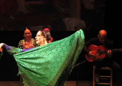 Espectáculo en el Teatro Flamenco Triana Sevilla | TITOTRAVEL | Actuación en el Teatro Flamenco Triana