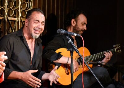 Actuación flamenca con cena y taller Madrid | TITOTRAVEL | Experiencia flamenca con cena y taller