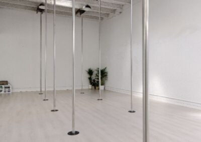 Clase de baile en barra Barcelona | TITOTRAVEL | Pole dance Barcelona