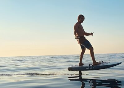 Volar sobre el agua en E-Foil Barcelona | TITOTRAVEL