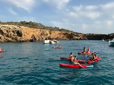 Excursión en barco por las calas de Ibiza con barra libre