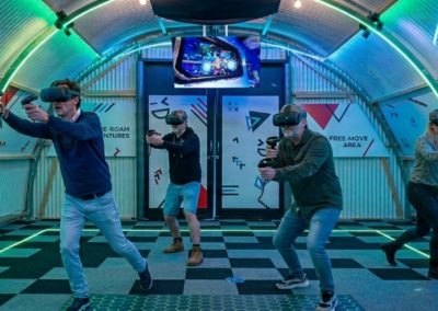 Grupo disfrutando una experiencia de realidad virtual Free-Roam en Ámsterdam