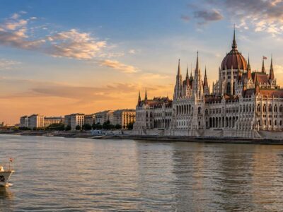 Crucero por el Danubio en Budapest con barco privado y vistas al Parlamento húngaro | TiToTravel